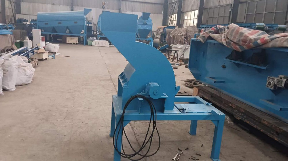 Wet and dry wood shredder